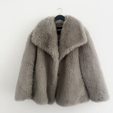 ZARA Kunstpelzjacke taupe Grösse S