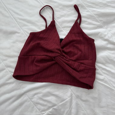 Rotes Crop Top mit Trägern