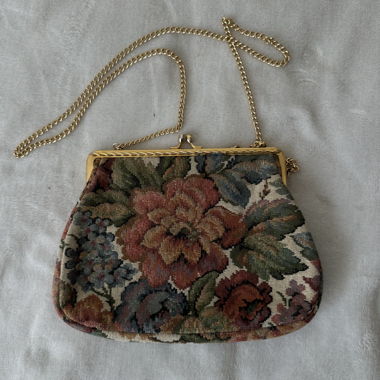 Borsetta clutch vintage con fiore ricamato