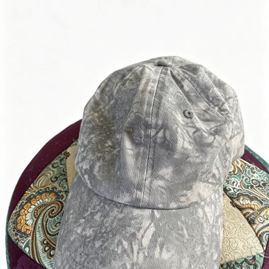 Graue Weekday Cap mit Tarnmuster