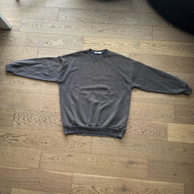 Weites graues Sweatshirt