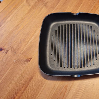 Poêle à griller avec poignée en bois rabattable