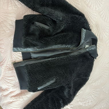 Schwarze Fleecejacke