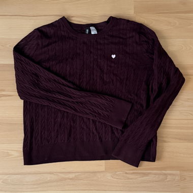 Maglione in maglia bordeaux con cuore