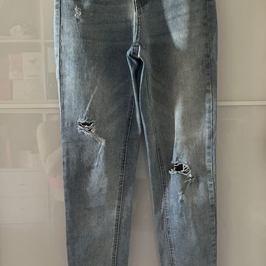 Jeans strappati taglia 34