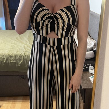 Tuta a righe con cut-out