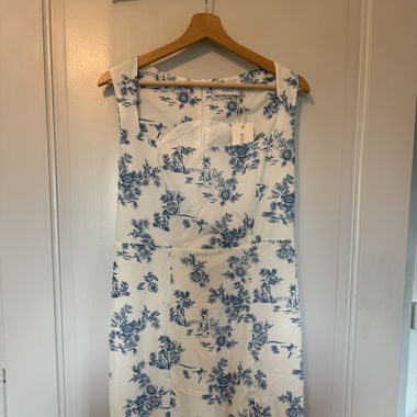 Robe bleu et blanche, imprimé floral