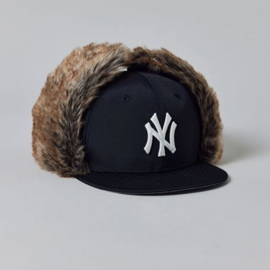 New Era MLB New York Yankees Logo Trapper Hat M/L
