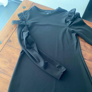Schwarzes Kleid Schulterfrei