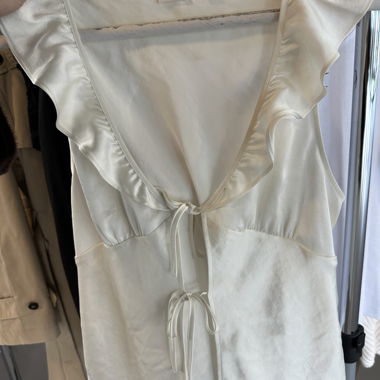 Wilfred Aritzia cream satin sleeveless top
