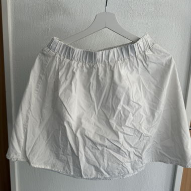 White skirt Na-Kd