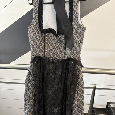 Dirndl mit Schuerze