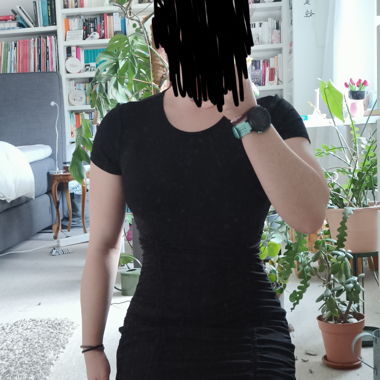 Schwarzes Kleid
