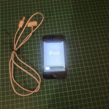 Apple iPod Touch 4 [ 8GB]