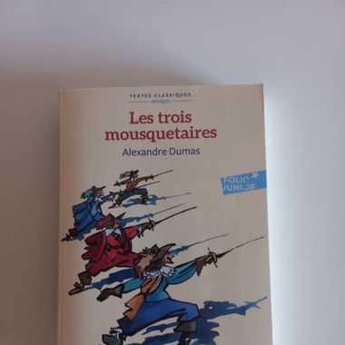 Les trois mousquetaire, version abrégés