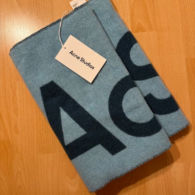 Sciarpa Acne Studios blu logo oversize