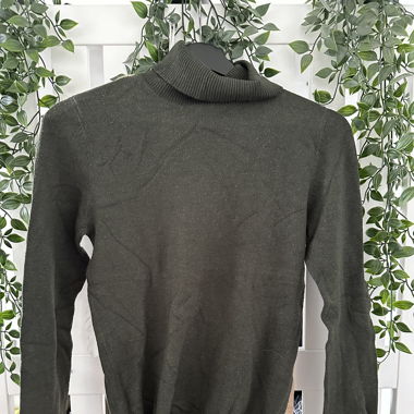 Grüner Rollkragenpullover