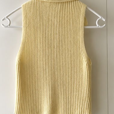 Gilet en maille jaune