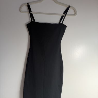 Schwarzes Slip-Kleid