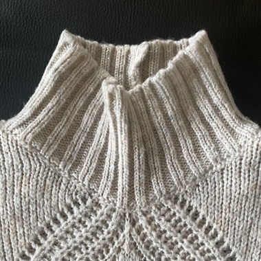 Creme-weisser/beige Pullover
