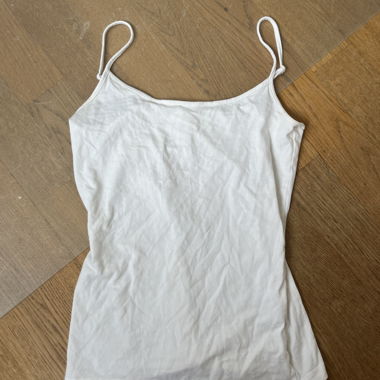 Top bianco con spallina regolabile