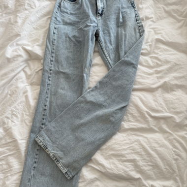 Hellblaue Mom-Jeans