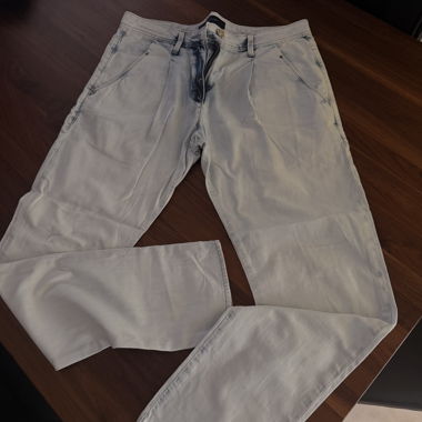 Pantaloni in denim chiaro