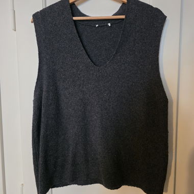 Gilet sans manches en maille gris foncé