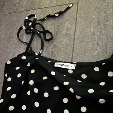 Schwarz-weisses Sommerkleid