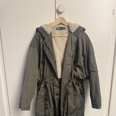 Manteau type parka doublé moumoute Zara