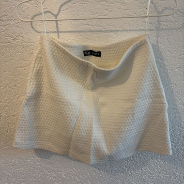 Jupe mini blanche Zara avec shorts intégrés