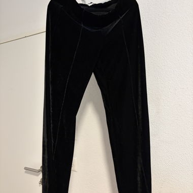Black velvet trousers (Mango)