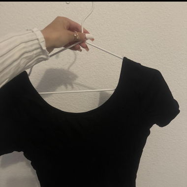 Kurzes Basic Shirt