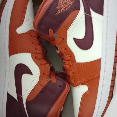 Air Jordan 1 Mid WMNS – Peach & Maroon