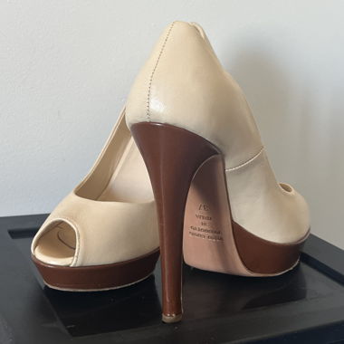 Escarpins peep-toe en cuir beige, taille 37