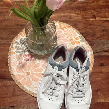 On THE ROGER Advantage Sneakers