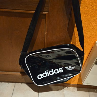 Sac à bandoulière adidas original cuir verni noir 