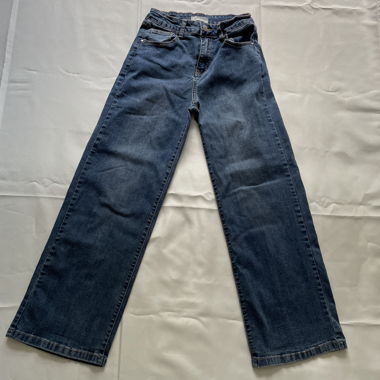 Dunkelblaue Jeans mit hoher Taille