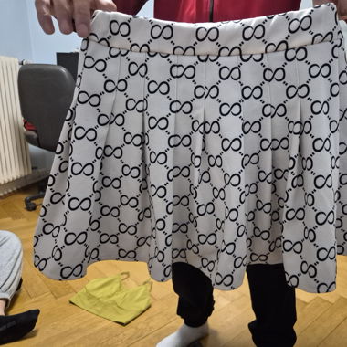 Mini jupe avec short a vendre