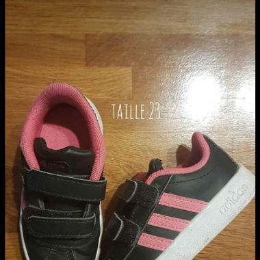 Basket adidas bébé taille 23