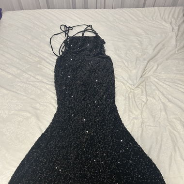 Schwarzes Kleid