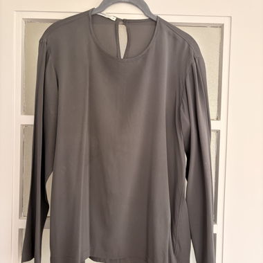 Graue Seidenbluse