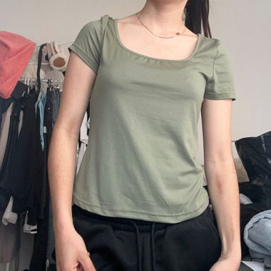 enges grünes tshirt