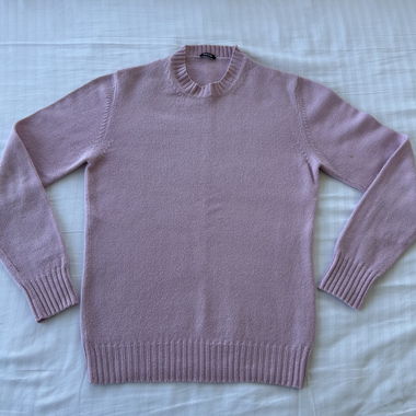 Rosa Strickpullover mit langen Ärmeln