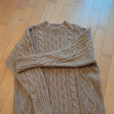 Gestrickter Pullover 