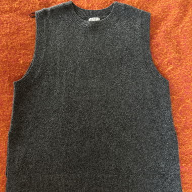 Sleeveless sweater