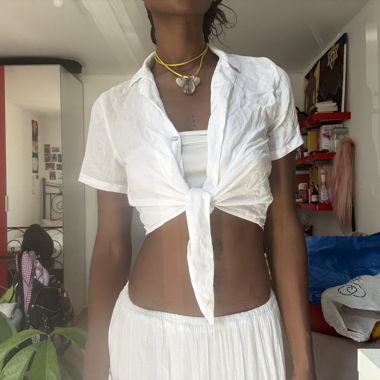 Chemise courte blanche à nœud devant