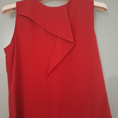 Top rosso senza maniche