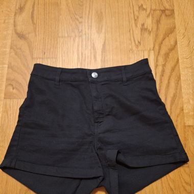 Kurze Jeanshose