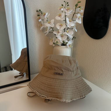 Bucket hat